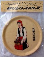 Дървена чиния с битов мотив с пирография и рисунка-10 см-С надпис:Сувенир от България